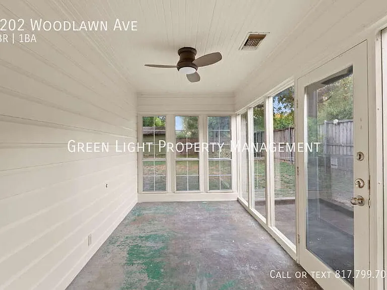 1202 Woodlawn Ave — Photo 23