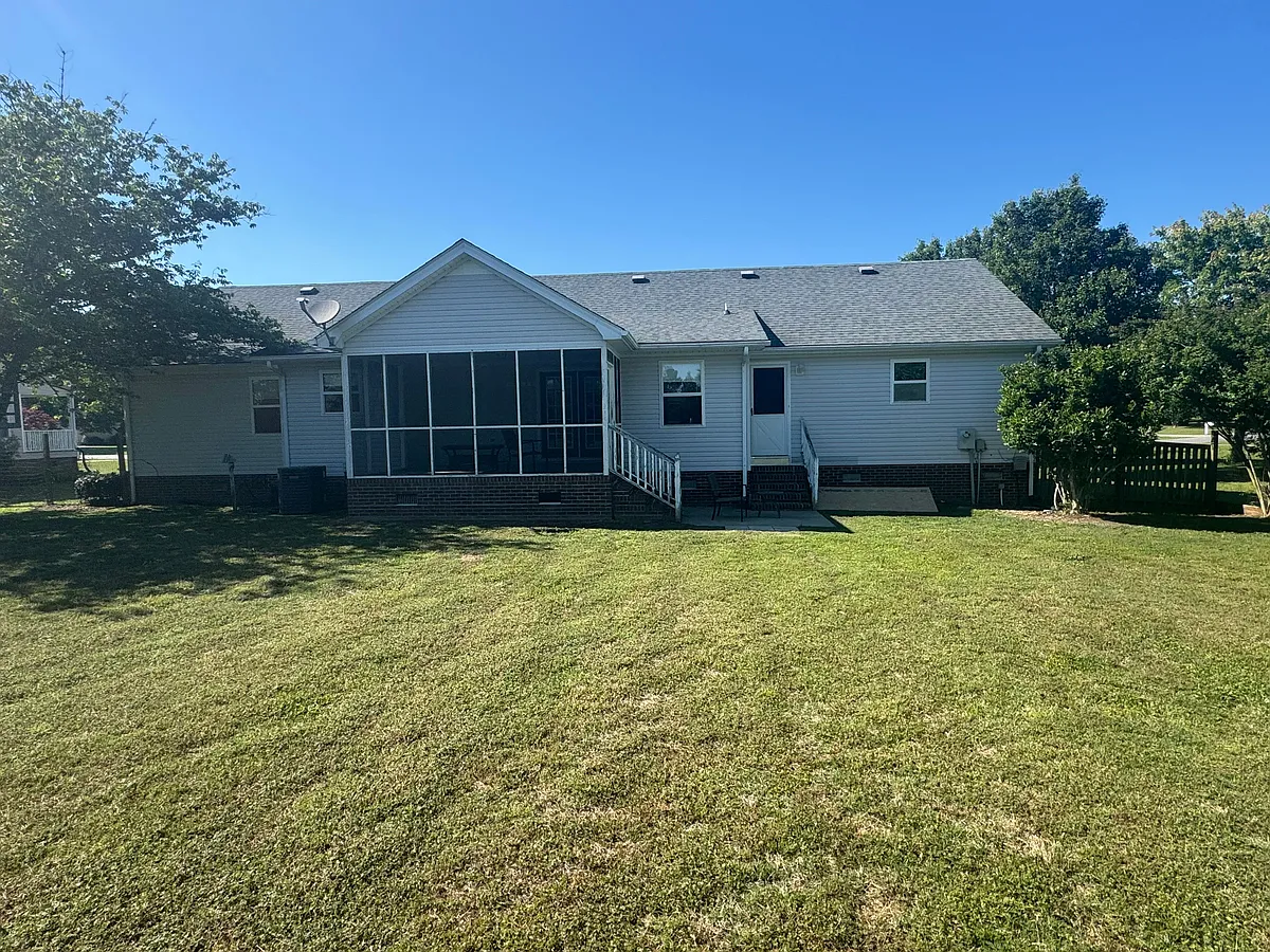 Building Photo - 112 Sound Shore Dr