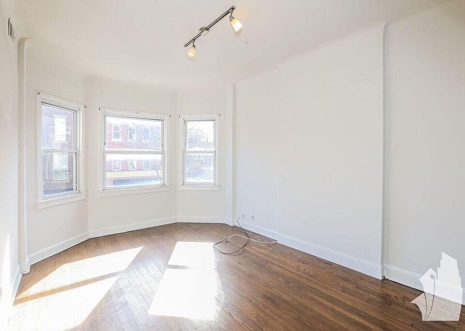 1st image of 854 W Armitage Ave #128