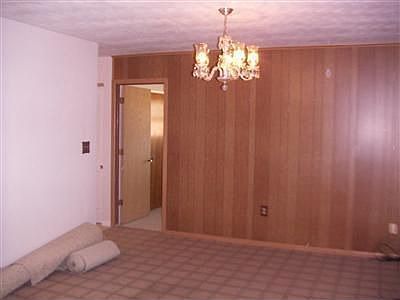 3rd image of 4072 Raymond Dr
