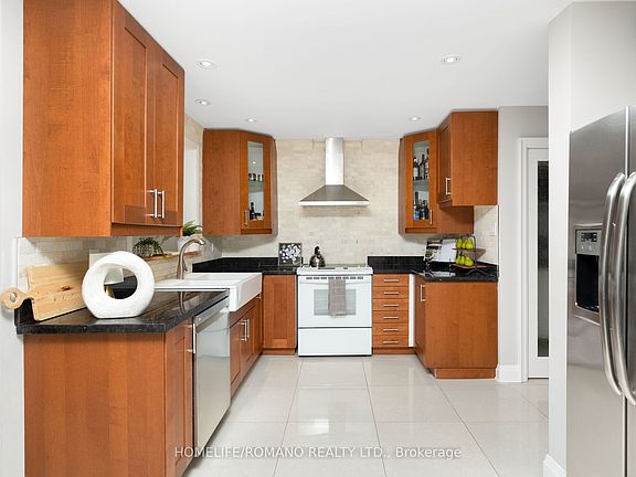 4th image of 36 Brougham Dr