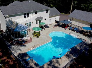 1061 Dewberry Dr, Hawley, PA