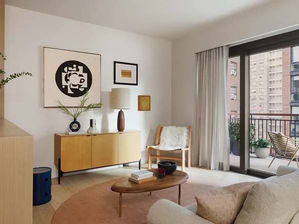 428 W 19th St #5B, New York, NY 10011