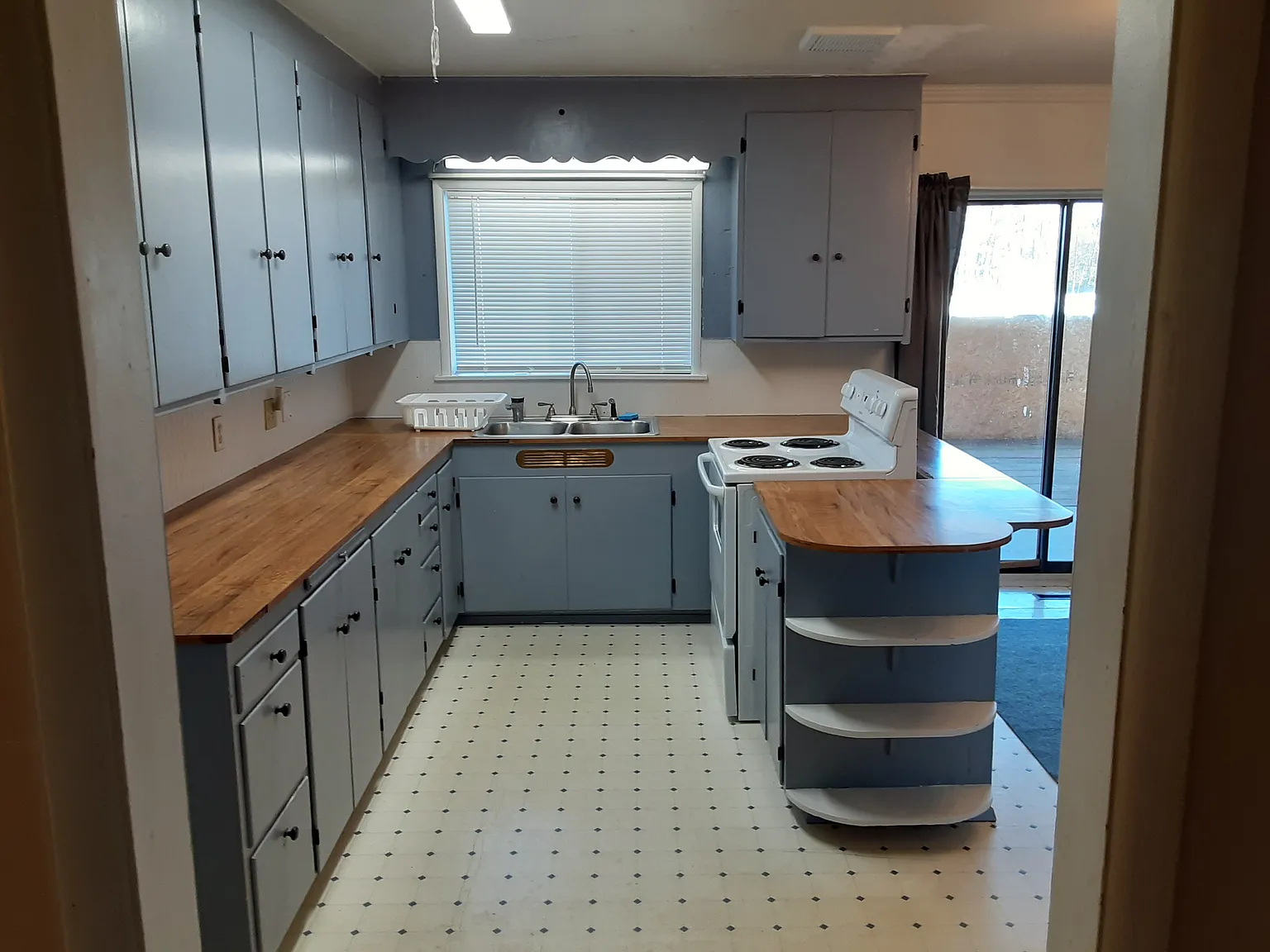 3 bed, 1600 sqft, $2,300 — Photo 2