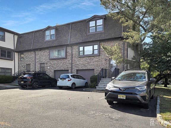 3rd image of 3906 Victoria Ct