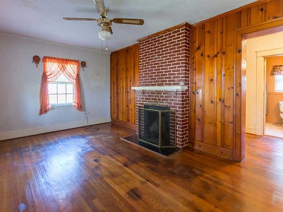 4th image of 3100 Staunton St