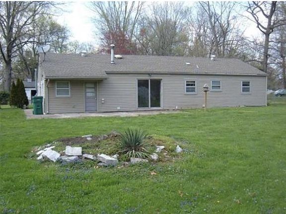 2nd image of 1512 Garden Ln