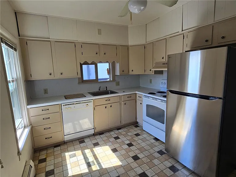 628 Linden St #2 — Photo 4