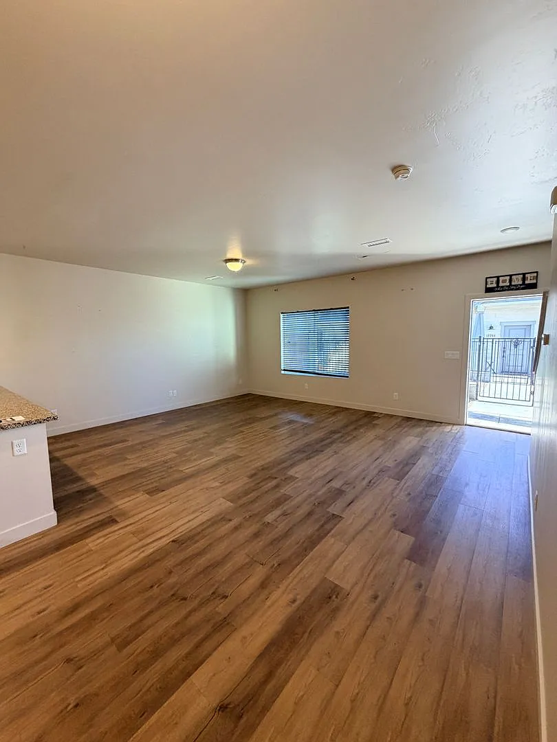 4 Bedroom! Townhome In Bellemont! $2,900 - — Photo 2