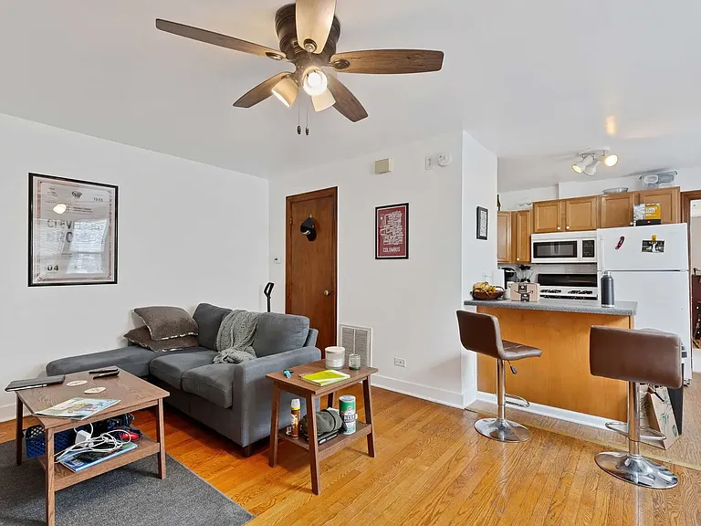 1746 W School St #2E — Photo 4