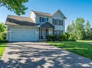 1042 Fallbrook Ln, Woodbury, MN 55125