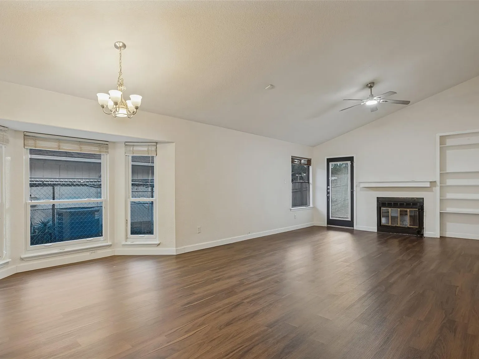 3 bed, 2.0 bath, 1639 sqft, $2,250 — Photo 4