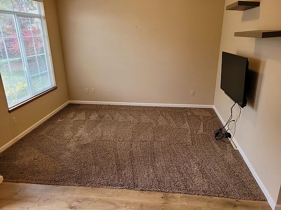 3rd image of 5942 Blackstone Dr