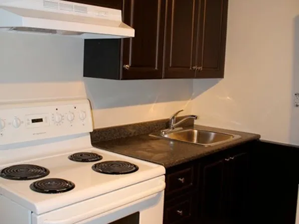 453 Main St W #2, Hamilton, ON L8P 1K5