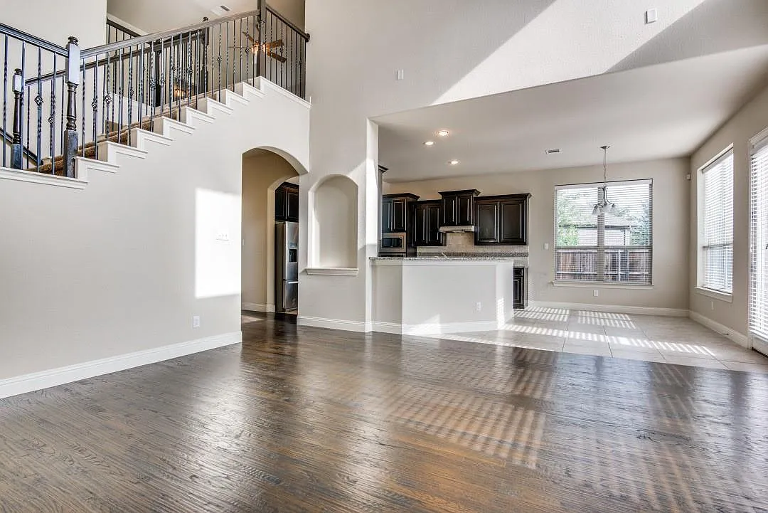 6 bed, 4021 sqft, $3,800 — Photo 4