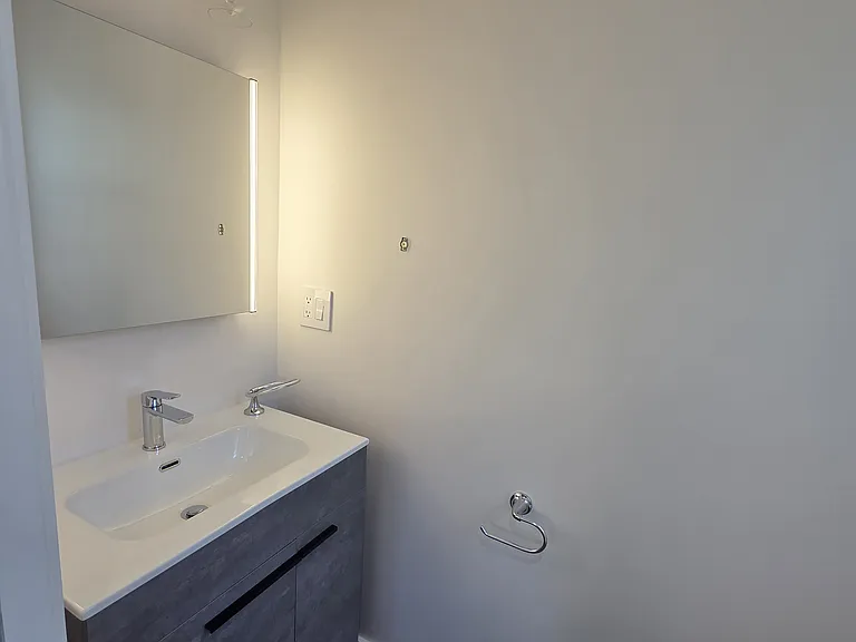 2161 N Valley St #B — Photo 9
