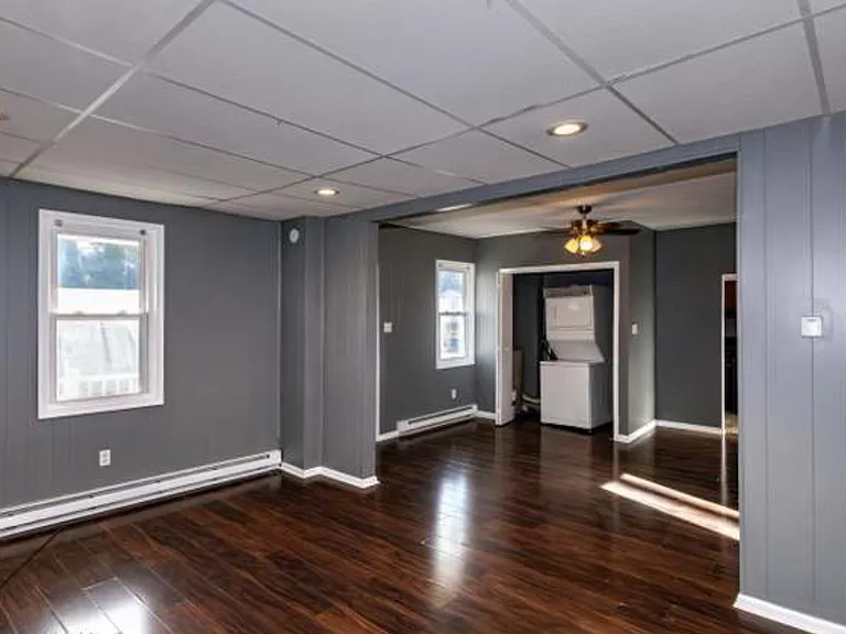 137 William St — Photo 4