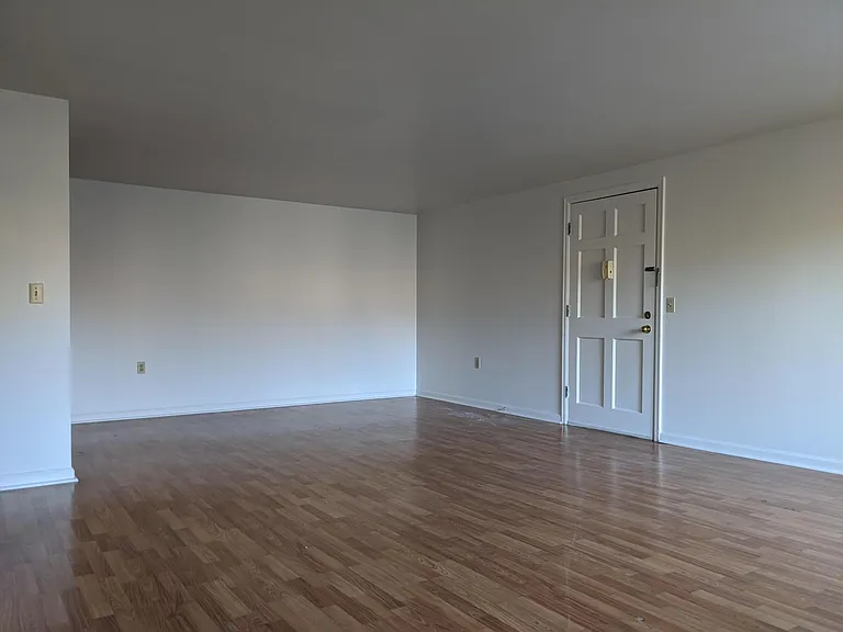 348 College St — Photo 31