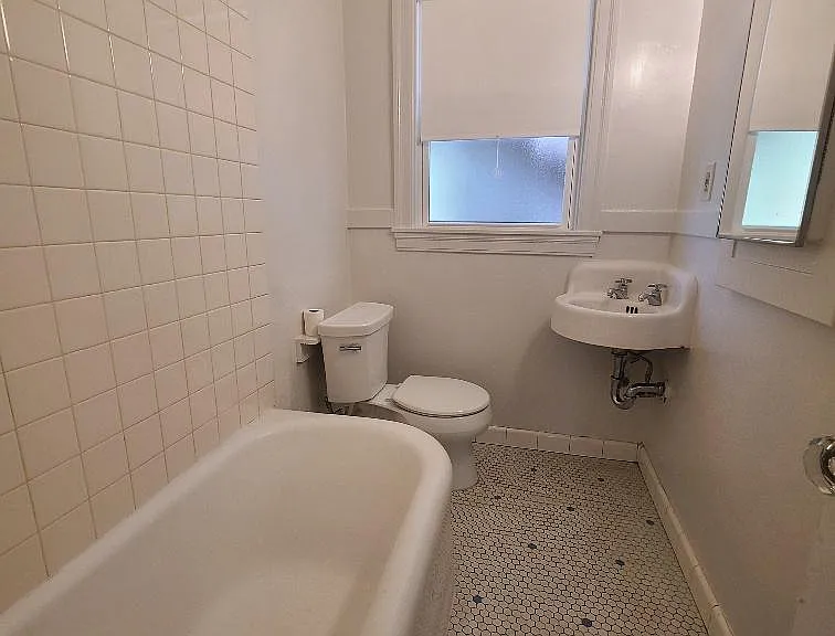 2667 Derby St #7 — Photo 7