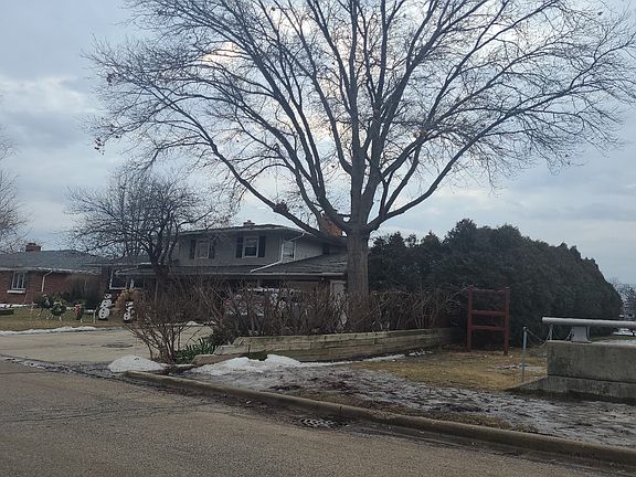 2nd image of 2900 S Briarwood Dr E
