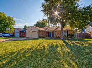 301 Bluegrass Ln, Edmond, OK 73003