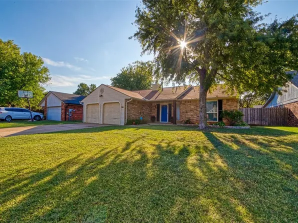 301 Bluegrass Ln, Edmond, OK 73003