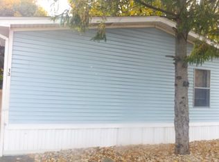 13 Pine Dr, Belleville, MI 48111