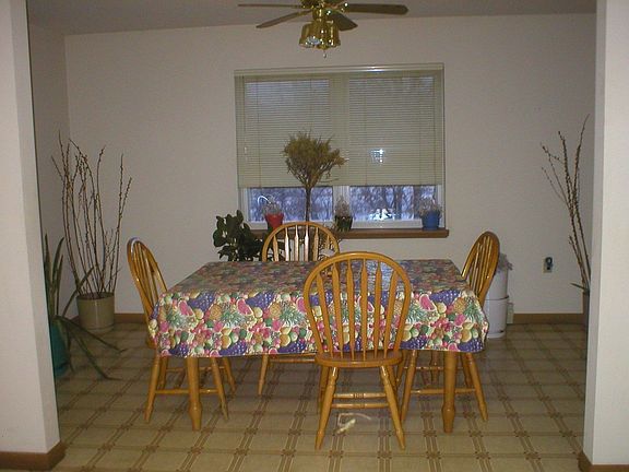 Eat-in kitchen area