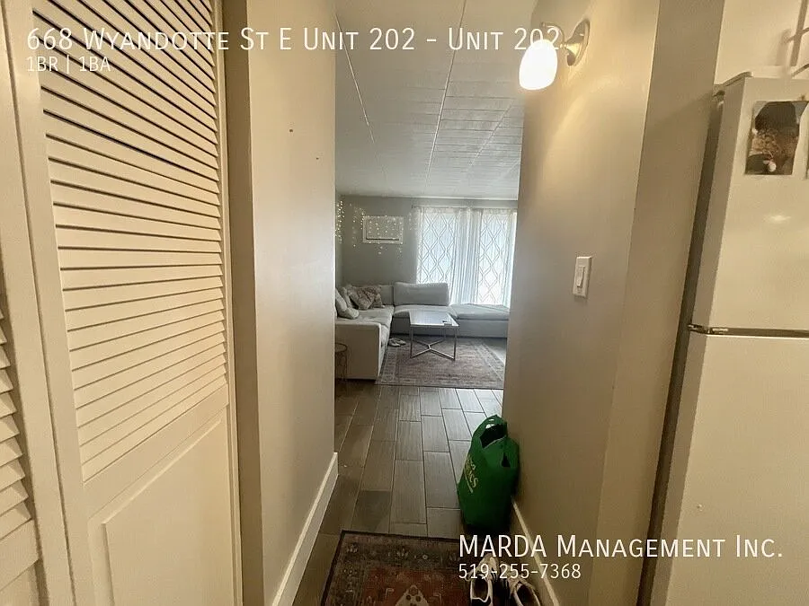 Spacious 1 Bed/1 Bath Unit With Balcony + Hydro — Photo 3