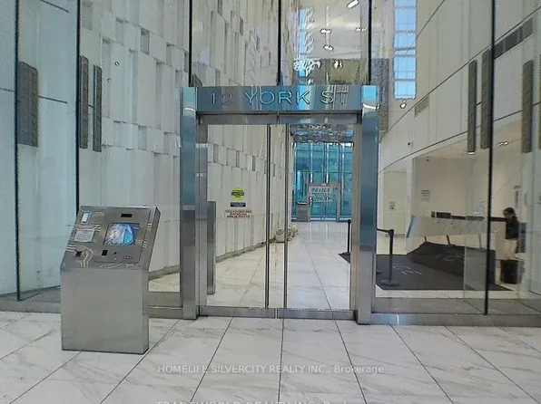 12 York St, Toronto, ON