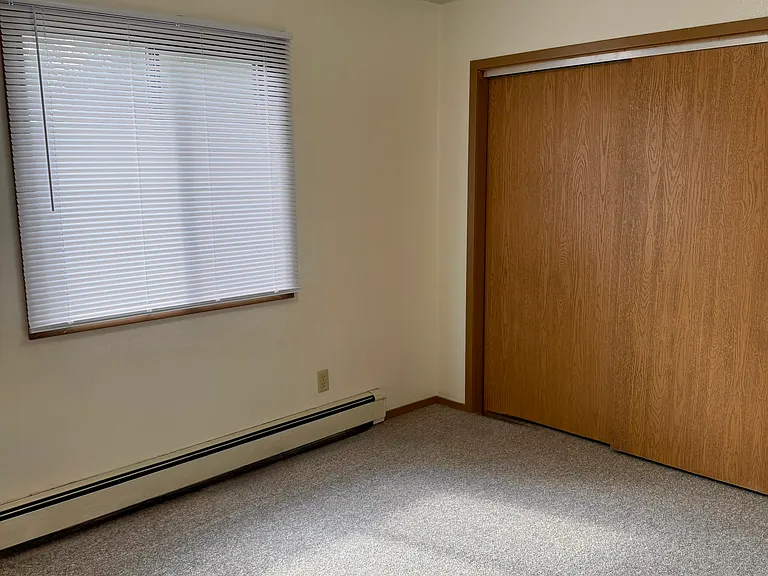 716 E Burlington St #15S — Photo 14