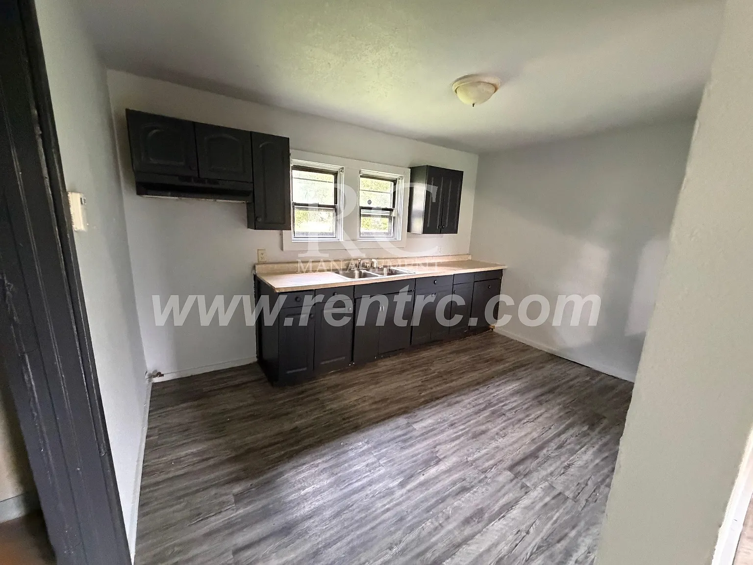 3 bed, 1150 sqft, $750 — Photo 2