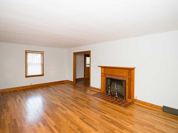 4th image of 125 1/2 Winding Way Dr
