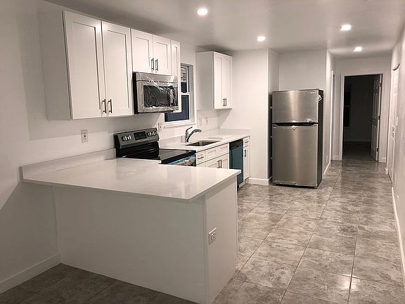 4th image of 112 S E St