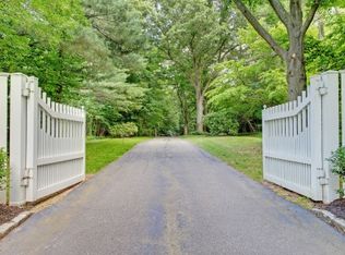 98 Goose Hill Rd, Cold Spring Harbor, NY 11724