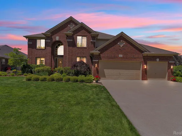 55477 Snead Dr, Macomb, MI 48042