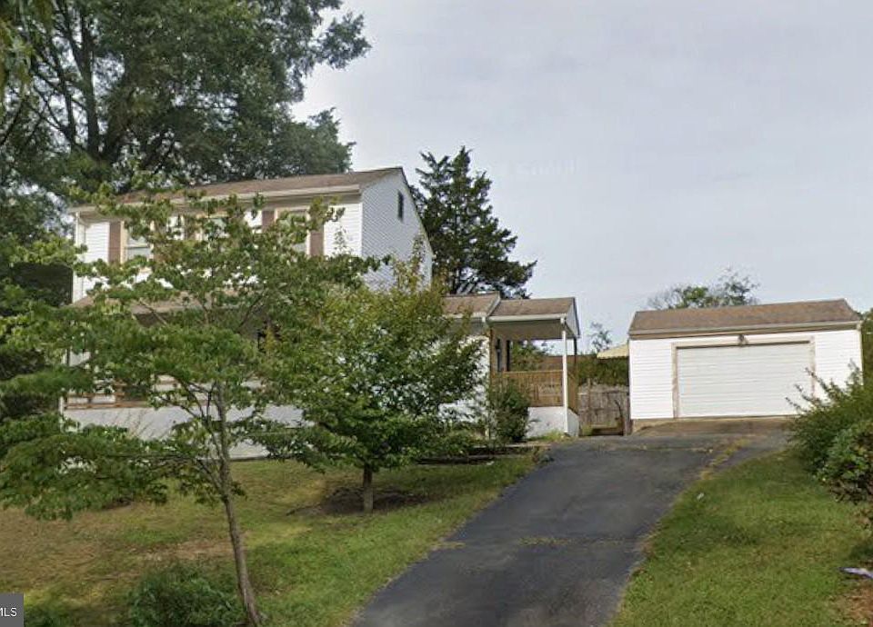 1st image of 2 Mills Ct