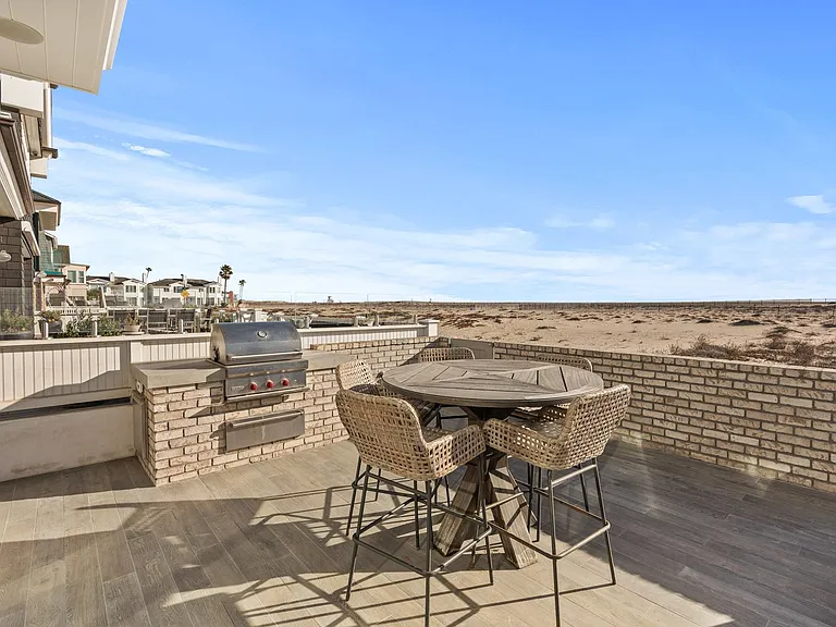 1215 E Balboa Blvd — Photo 49