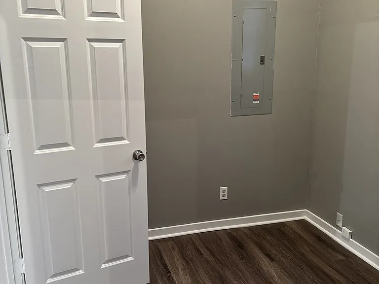 1014 Philadelphia St — Photo 16
