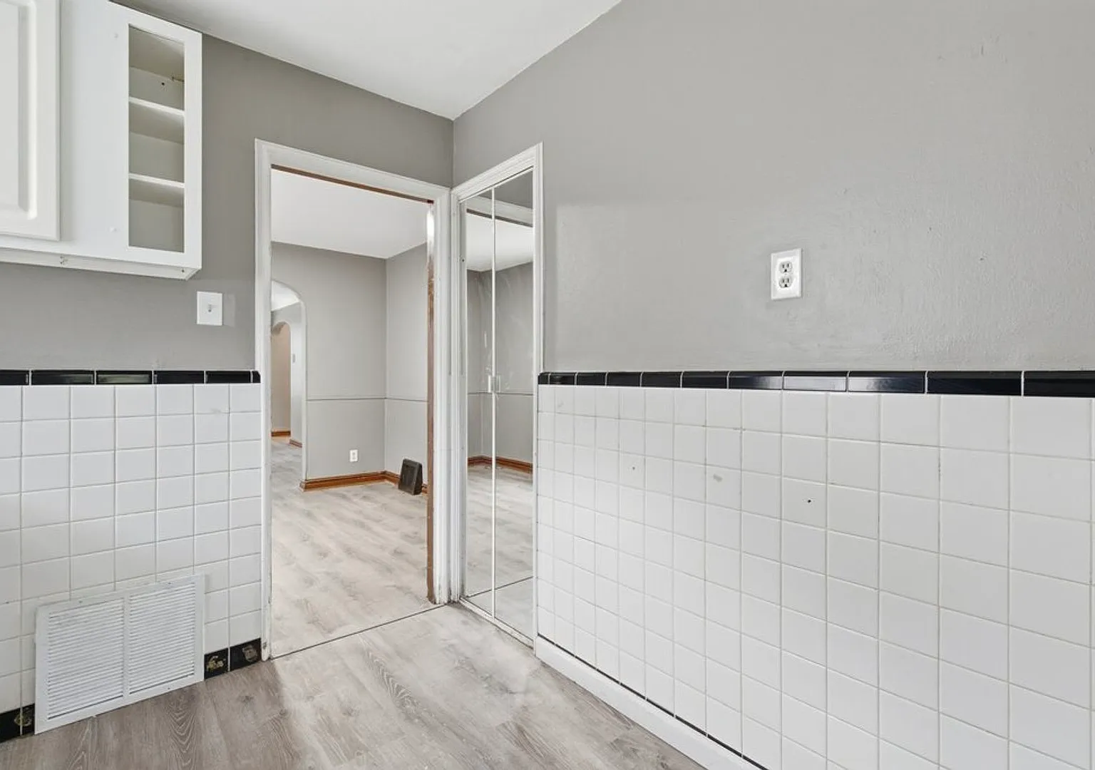 3 bed, 960 sqft, $1,090 — Photo 4