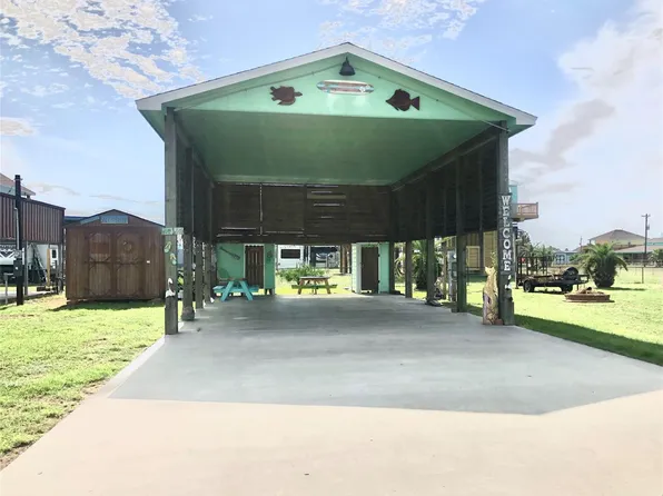 911 East Rd, Crystal Beach, TX 77650