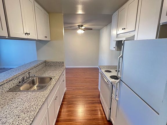 3rd image of 2157 Carlmont Dr #12