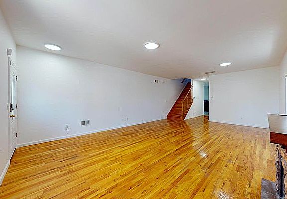 2nd image of 313 Jewett Ave
