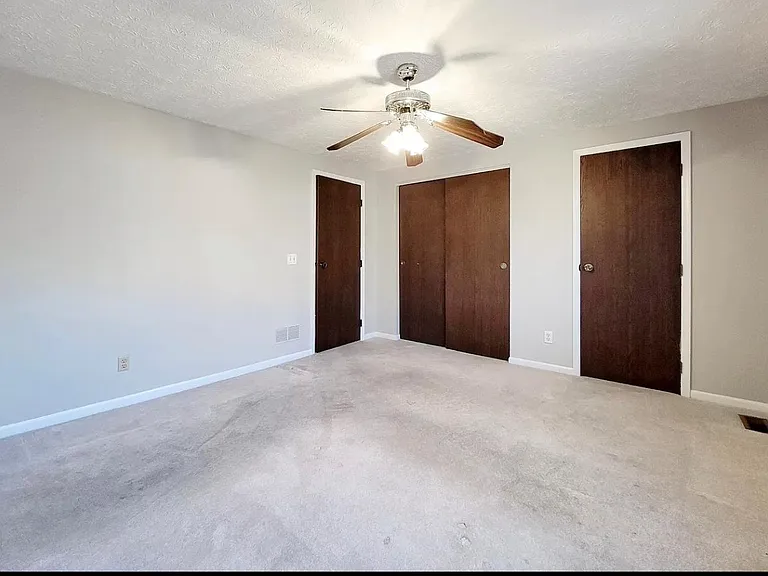 7519 Blackstone Ct — Photo 16