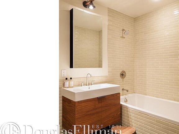3rd image of 144 N 8th St APT 5A