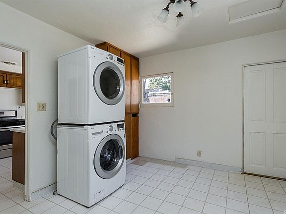 4th image of 3127 Prospect Ave