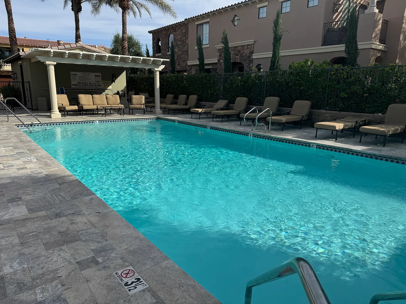 3 bed, 3.0 bath, 2278 sqft, $2,650 — Photo 2