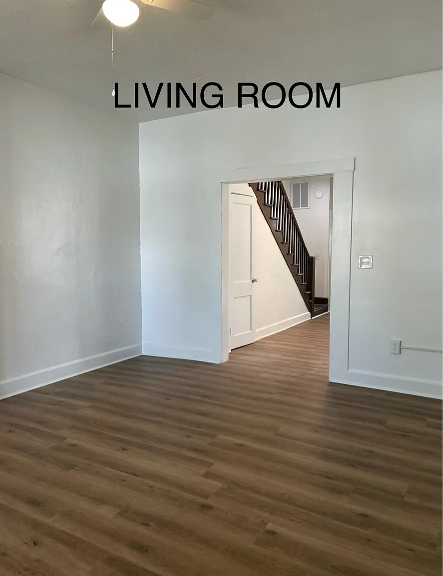 AND: 13th: 221: Duplex - 1 — Photo 3