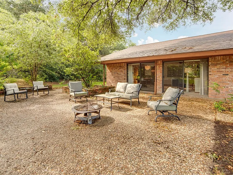 2902 Chaparral Cir — Photo 24