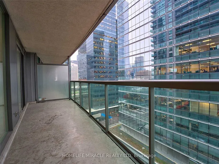 30 Grand Trunk Cres #1509 — Photo 23